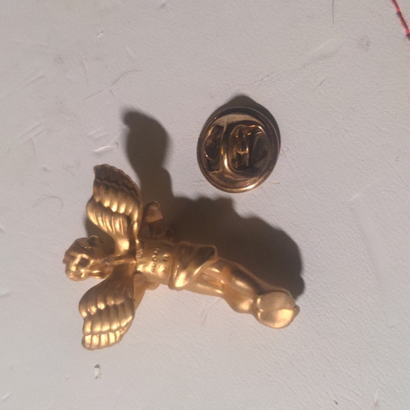 4/10$ AVON ANGEL PIN HOLDING CLOVER - Picture 2 of 5